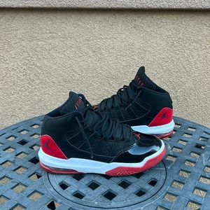 Jordan Aura Max bred size 6